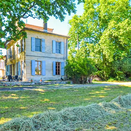 2 Bedroom Beautiful In Avignon